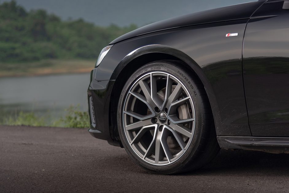 Audi A4 Avant 45 TFSI quattro S-Line Black Edition