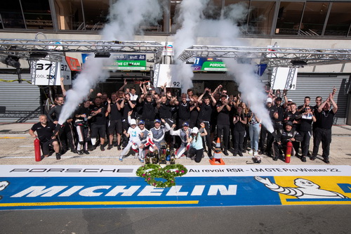 Porsche wins the GT class at the 24 Hours of Le Mans 