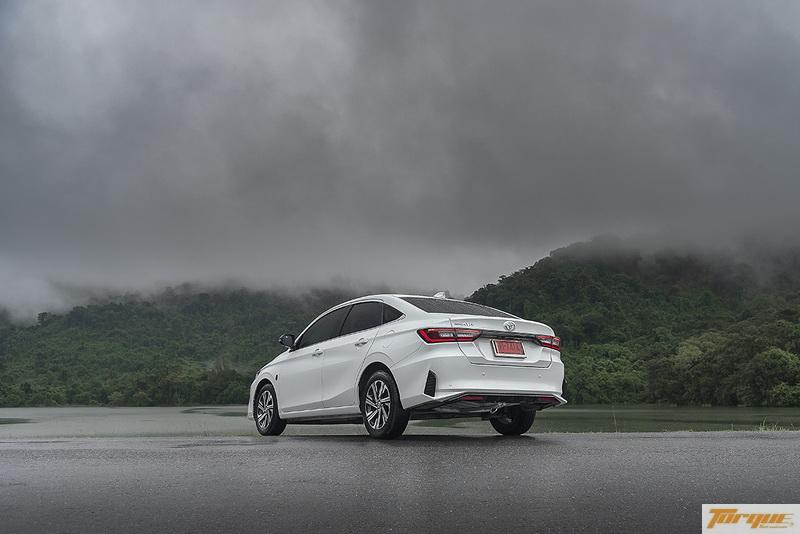 รีวิว ลองขับ All New Toyota Yaris ATIV รุ่น Premium Luxury ราคา 689,000 บาท