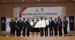MMTh's executives, Dean of TSE and 4 scholarship students take photo together at MMTh VTECH Scholarship ceremony 2022