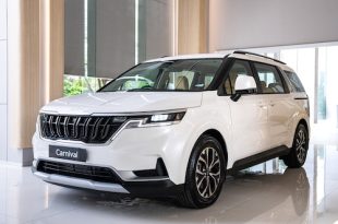 The Kia Carnival LX (MY 2023)