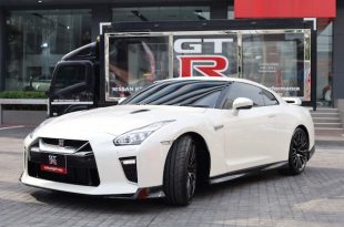 NISSAN GT-R