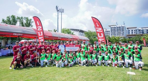 อีซูซุมอบเงินสนับสนุน 5 แสนบาท พร้อมชุดเครื่องแบบ.