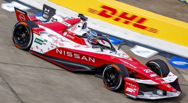 โอลิเวอร์ โรว์แลนด์ จาก ทีมนิสสัน ฟอร์มูลา อี คว้าแชมป์โลกฟอร์มูล่า อี ในการแข่งขัน Berlin E-Prix