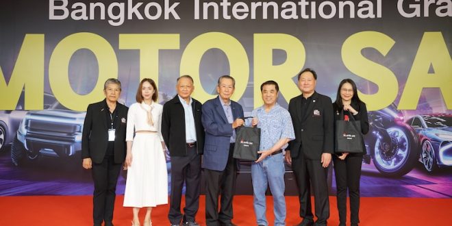 สุริยะ จึงรุ่งเรืองกิจ รองนายกรัฐมนตรีและรัฐมนตรีว่าการกระทรวงคมนาคม ชมงาน “BIG MOTOR SALE 2025”