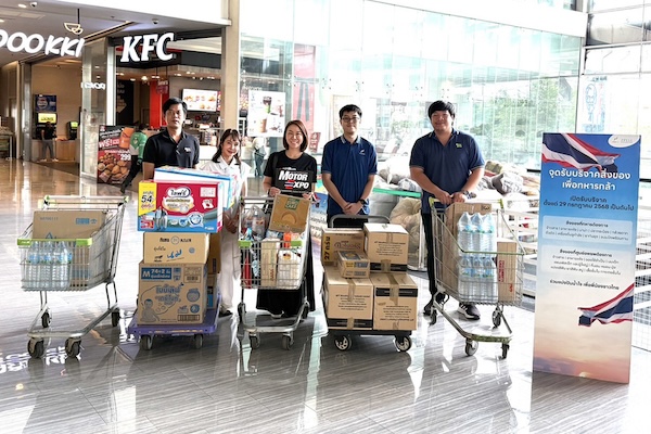 ชไมพร ปภัสร์พงษ์ กรรมการบริหาร บริษัท สื่อสากล จำกัด ผู้จัดงาน “มหกรรมยานยนต์” หรือ “Thailand International Motor Expo” สนับสนุนโครงการร่วมแบ่งปันน้ำใจเพื่อพี่น้องชาวไทย “คนไทยไม่เคยทิ้งกัน” MOTOR EXPO ส่งกำลังใจทหารไทย