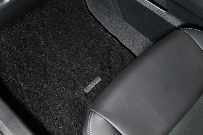 พรม Toyota Yaris ATIV HEV GR Sport 2025 สีแดง ป้องกันสิ่งสกปรกและทำความสะอาดง่าย Toyota Yaris ATIV HEV GR Sport 2025 สีแดง พรม