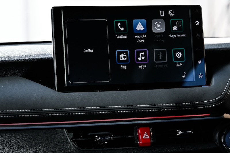 หน้าจอกลาง Toyota Yaris ATIV HEV GR Sport 2025 สีแดง แบบสัมผัสขนาด 10.1 นิ้ว รองรับ Apple CarPlay และ Android Auto แบบไร้สาย Toyota Yaris ATIV HEV GR Sport 2025 สีแดง หน้าจอกลาง