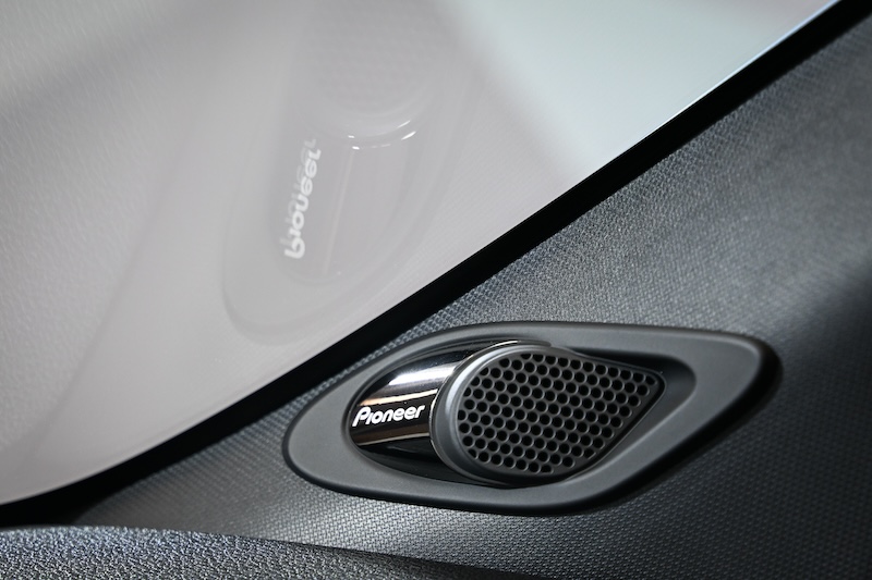 ลำโพง Toyota Yaris ATIV HEV GR Sport 2025 สีแดง Pioneer 6 ตำแหน่ง Toyota Yaris ATIV HEV GR Sport 2025 สีแดง ลำโพง