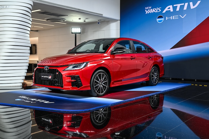 ชุดแต่ง GR Sport Toyota Yaris ATIV HEV GR Sport 2025 สีแดง สเกิร์ตหน้า ข้าง Toyota Yaris ATIV HEV GR Sport 2025 สีแดง ชุดแต่ง GR Sport