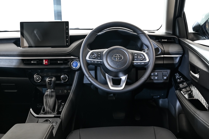 ภายในรถ Toyota Yaris ATIV HEV Premium 2025 สีขาว ห้องโดยสารพรีเมียม Toyota Yaris ATIV HEV Premium 2025 สีขาว ภายในรถ