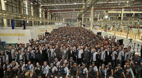 นิสสันฉลองเปิดสายการผลิตแบบบูรณาการ