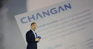 นายเซิน ซิงหัว กรรมการผู้จัดการ บริษัท ฉางอาน ออโต้ เซาท์อีส เอเชีย จำกัด และ กรรมการผู้จัดการ บริษัท ฉางอาน ออโต้ เซลส์ (ประเทศไทย) จำกัด