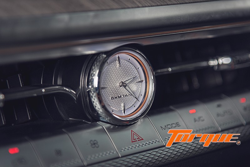 Premium Center Clock – GWM TANK 500 Diesel Black Warrior นาฬิกาดีไซน์หรูบนแผงแดชบอร์ดของ GWM TANK 500 Diesel Black Warrior 4WD