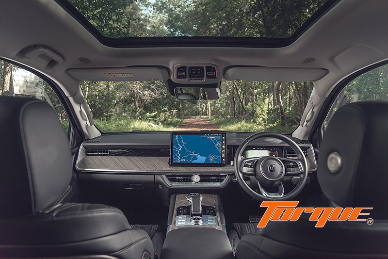 GWM TANK 500 Diesel Black Warrior 4WD 2025 – Interior Wide Cabin มุมกว้างภายในห้องโดยสาร GWM TANK 500 Diesel Black Warrior 4WD 2025 จากเบาะหลัง