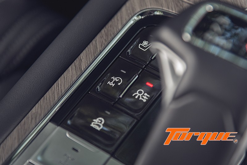 Off-road Control Panel – GWM TANK 500 Diesel Black Warrior 4WD 2025 Interior ปุ่มควบคุมระบบออฟโรดและระบบช่วยขับบนคอนโซลกลางของ GWM TANK 500 Diesel Black Warrior 4WD 2025