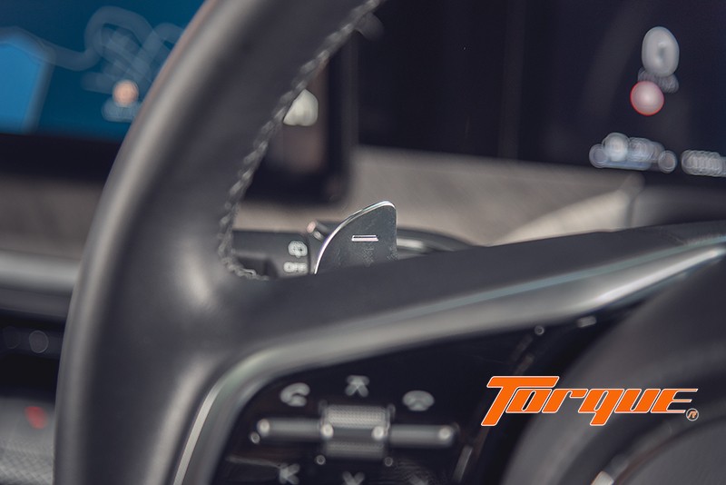 GWM TANK 500 Diesel Black Warrior 4WD – Paddle Shift Close-Up Paddle shift ด้านหลังพวงมาลัยของ GWM TANK 500 Diesel Black Warrior 4WD 2025