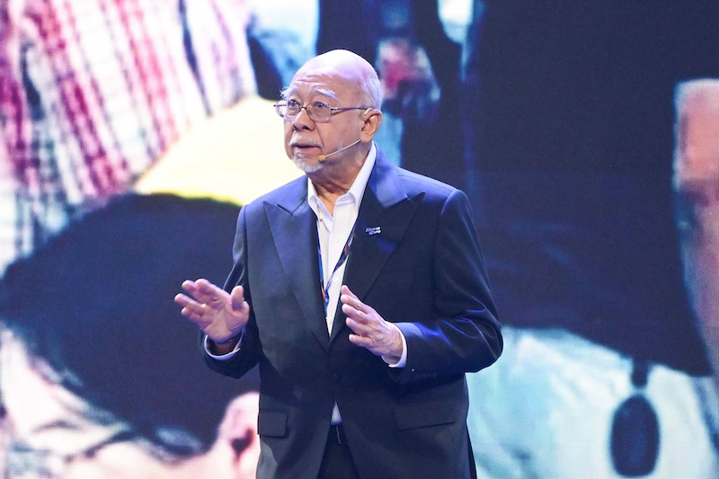 ขวัญชัย ปภัสร์พงษ์ ประธานจัดงาน “มหกรรมยานยนต์ ครั้งที่ 42” ผู้บริหารอาวุโสกล่าวบนเวทีภายในงาน Motor Expo 2025 ระหว่างพิธีเปิด