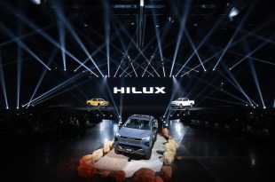 Toyota Hilux Travo และ Travo-e ใหม่ 2025 เปิดตัวในไทย — กระบะดีไซน์ใหม่ “Greater Together” ครอบคลุมทุกการใช้งาน