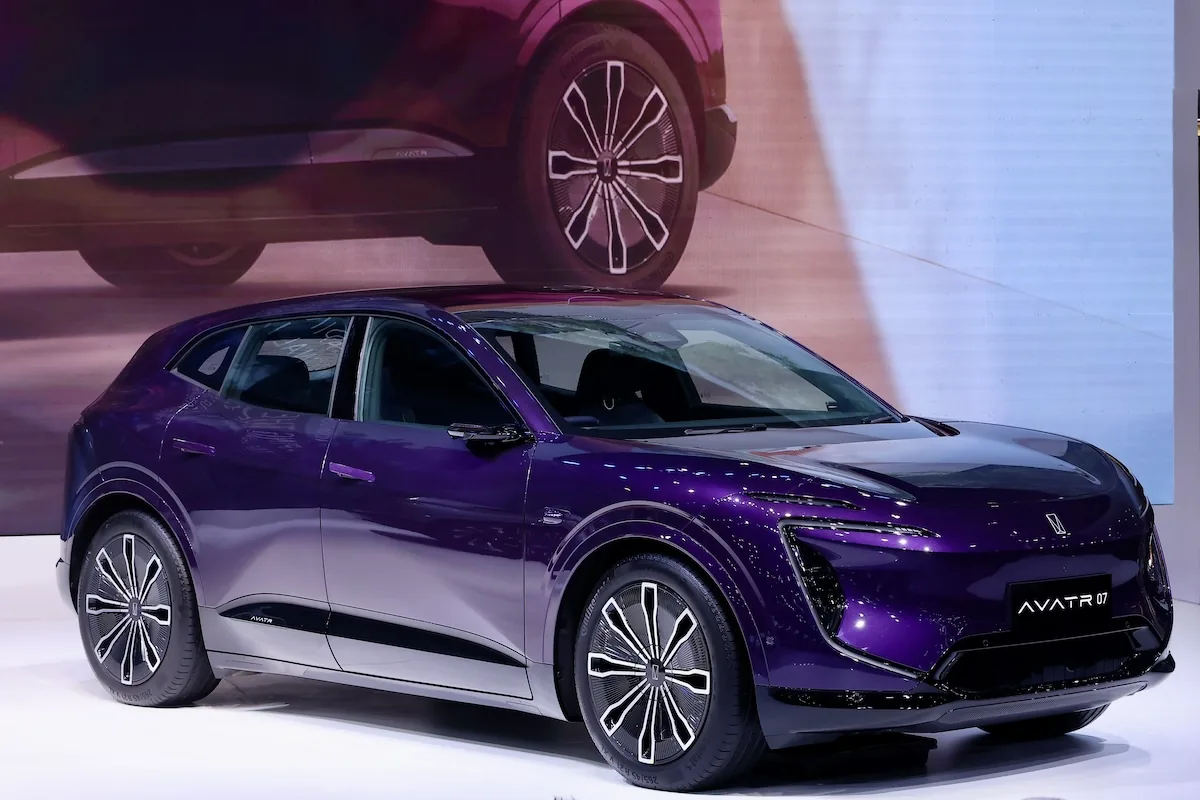 AVATR 07 สี Damson Metallic ดีไซน์ลักชัวรี ในงาน Motor Expo 2025 AVATR 07 รถยนต์ไฟฟ้าพรีเมียม สี Damson Metallic จัดแสดงในงานมหกรรมยานยนต์ ครั้งที่ 42