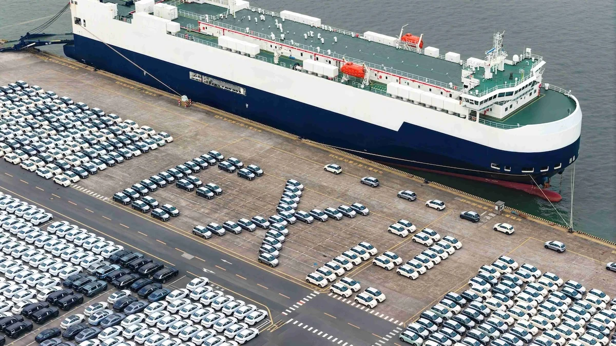 GEELY EX2 รถยนต์ไฟฟ้า 100% พร้อมส่งมอบลูกค้าไทย ภาพมุมสูงการขนส่งรถยนต์ไฟฟ้า GEELY EX2 ล็อตแรก ก่อนส่งถึงประเทศไทย