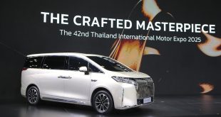 WEY G9 Hi4 มุมด้านหน้า 3/4 รถ MPV สุดหรูบนเวทีในงาน Motor Expo 2025