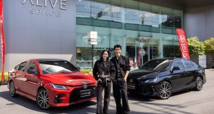 แอลลี่ อชิรญา นิติพน และ โฟร์ท ณัฐวรรธน์ จิโรชน์ธิกุล พรีเซนเตอร์ NEW YARIS ATIV HEV รับรถรุ่น HEV GR SPORT ณ TOYOTA ALIVE