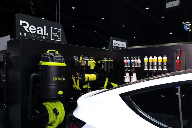 อุปกรณ์ BigBoi สำหรับงานดีเทลลิ่ง – Motor Expo 2025 อุปกรณ์ดูแลรถยนต์แบรนด์ BigBoi รวมถึงเครื่องดูดฝุ่นและระบบสายฉีดน้ำ จัดแสดงภายในบูธ Solar Gard ในงาน Motor Expo 2025