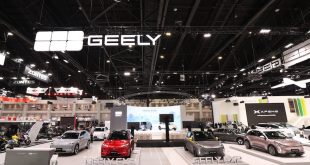 บูธ GEELY ในงาน Motor Expo 2025 จัดแสดงรถยนต์ไฟฟ้า EX2 และ EX5 แบบเต็มพื้นที่