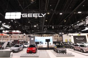 บูธ GEELY ในงาน Motor Expo 2025 จัดแสดงรถยนต์ไฟฟ้า EX2 และ EX5 แบบเต็มพื้นที่