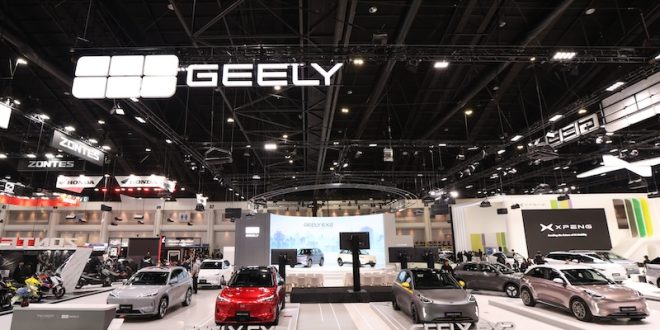 บูธ GEELY ในงาน Motor Expo 2025 จัดแสดงรถยนต์ไฟฟ้า EX2 และ EX5 แบบเต็มพื้นที่