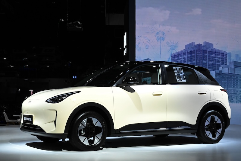 GEELY EX2 รถไฟฟ้าซิตี้คาร์รุ่นใหม่โชว์ในงาน Motor Expo GEELY EX2 ซิตี้คาร์ไฟฟ้า 100% แสดงบนเวทีในงาน Motor Expo 2025