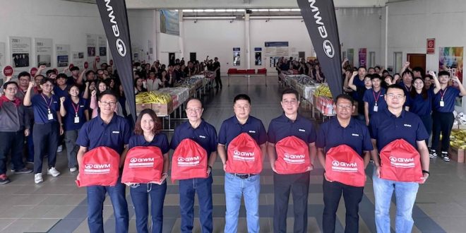 ทีมผู้บริหารและพนักงาน GWM Thailand ร่วมบรรจุถุงยังชีพช่วยเหลือน้ำท่วมภาคใต้ที่ GWM Smart Factory ระยอง