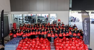 ทีมอาสาสมัคร GWM และพนักงานรวมตัวเตรียมถุงยังชีพจำนวนมากก่อนลงพื้นที่ช่วยเหลือผู้ประสบอุทกภัยภาคใต้