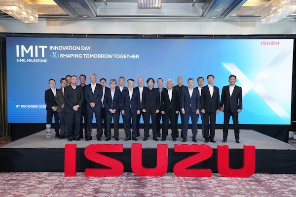 ผู้บริหารอีซูซุร่วมงาน IMIT Innovation Day ฉลองส่งออกครบ 3 ล้านคัน ภาพผู้บริหารอีซูซุร่วมงาน IMIT Innovation Day ฉลองความสำเร็จส่งออกครบ 3 ล้านคัน วันที่ 8 ธันวาคม 2025