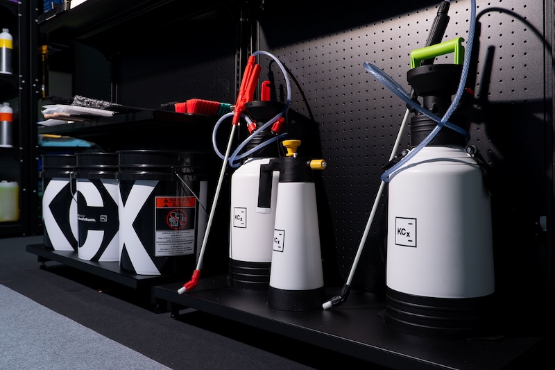 อุปกรณ์ดีเทลลิ่ง Koch-Chemie – Motor Expo 2025 อุปกรณ์พ่นน้ำยาและถังสารทำความสะอาดแบรนด์ Koch-Chemie จัดแสดงในบูธ Solar Gard ในงาน Motor Expo 2025