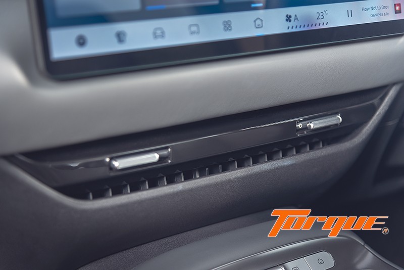 ช่องแอร์และระบบปรับอากาศ MG S5 EV PLUS 2025 ช่องแอร์แบบเพรียวบาง MG S5 EV PLUS 2025 ควบคุมระบบปรับอากาศผ่านหน้าจอส่วนกลาง