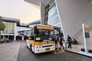 รถ Shuttle Bus รับส่งจากลานจอดรถริมทะเลสาบถึงอาคารชาลเลนเจอร์ 3 ในงานมหกรรมยานยนต์ ครั้งที่ 42 Motor Expo 2025