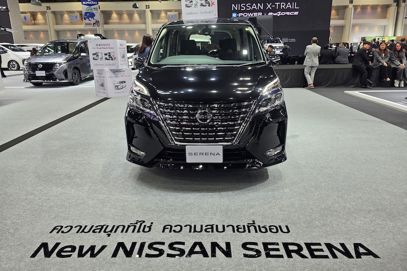 Nissan Serena รุ่นใหม่ สีดำ โชว์ตัวในงาน Motor Expo 2025 ด้านหน้าของ Nissan Serena สีดำ รุ่นใหม่ จัดแสดงในงาน Motor Expo 2025