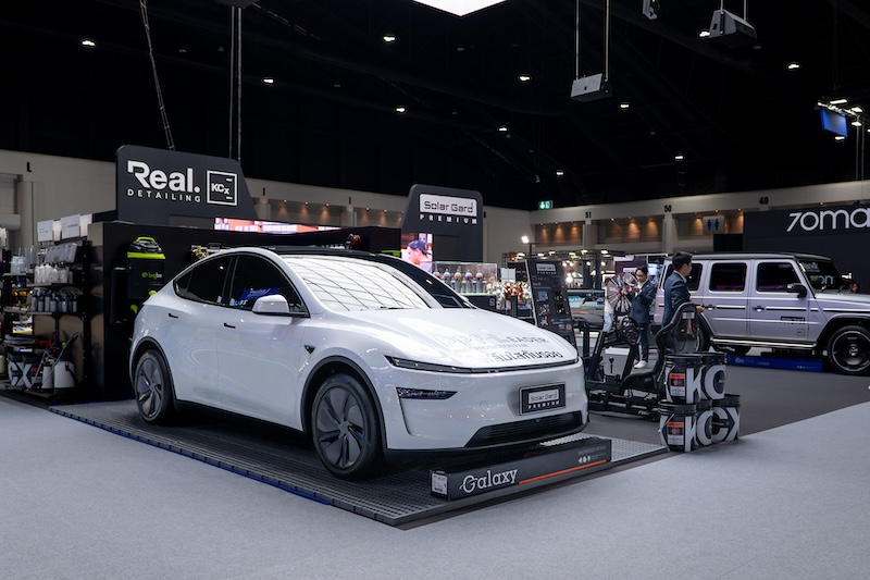 รถ EV ในบูธ Solar Gard – Motor Expo 2025 รถยนต์ไฟฟ้าจัดแสดงในบูธของ Solar Gard พร้อมผลิตภัณฑ์ฟิล์มกรองแสงในงาน Motor Expo 2025