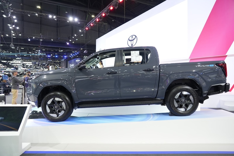 Toyota Hilux Travo-e รถกระบะไฟฟ้ารุ่นใหม่บนแท่นโชว์ Toyota Hilux Travo-e รถกระบะไฟฟ้ารุ่นใหม่ จัดแสดงบนแท่นโชว์ในงาน Motor Expo 2025