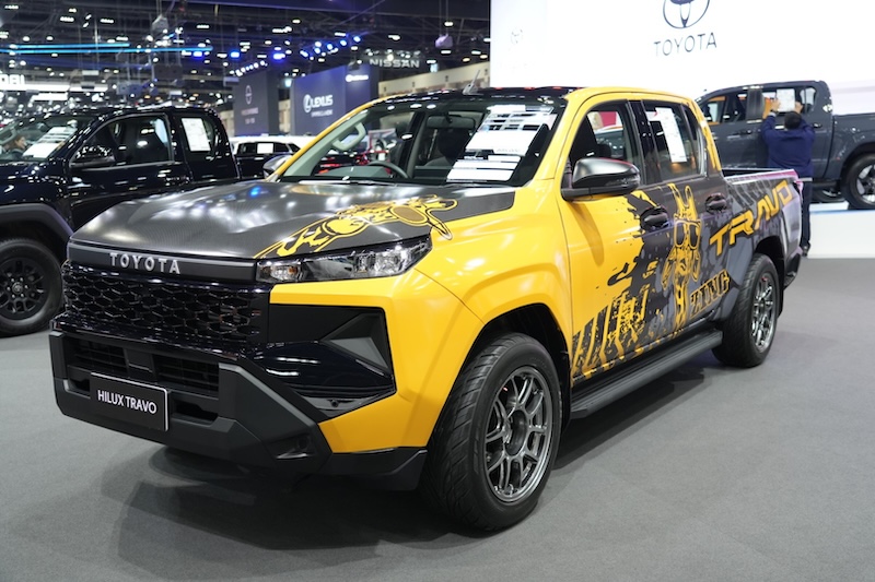 Toyota Hilux Travo TRAVO ZING ลายพิเศษ Motor Expo 2025 Toyota Hilux Travo ตกแต่งลายพิเศษ TRAVO ZING สีเหลือง/ดำ ในงาน Motor Expo 2025