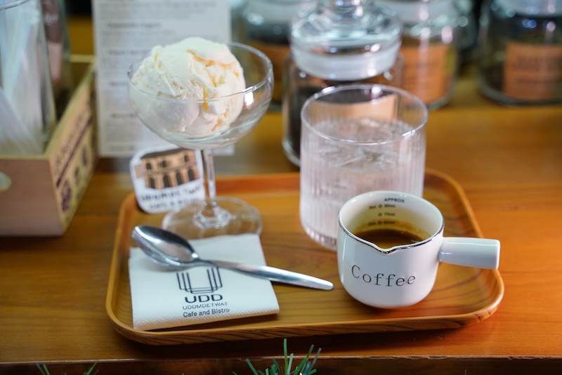 UDD UDOMDETWAT Café & Bistro สกลนคร UDD UDOMDETWAT Café & Bistro คาเฟ่คฤหาสน์เก่า จุดแวะพักคาราวานอีซูซุ