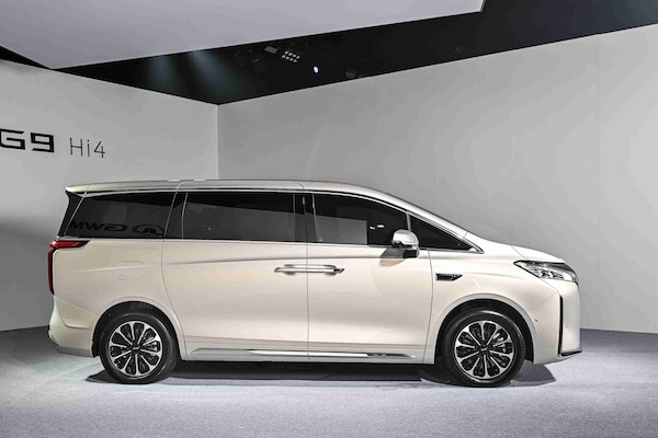 WEY G9 Hi4 ดีไซน์ด้านข้าง รถ MPV หรู พร้อมเทคโนโลยี Hybrid AWD WEY G9 Hi4 ดีไซน์ด้านข้าง รถ MPV หรู พร้อมเทคโนโลยี Hi4 Hybrid AWD
