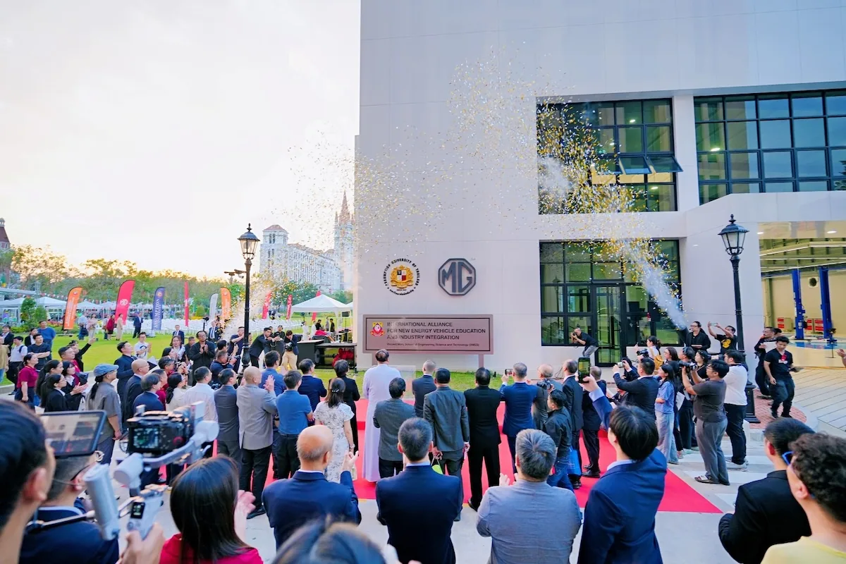 พิธีเปิดศูนย์วิจัยยานยนต์พลังงานใหม่ MG ณ มหาวิทยาลัยอัสสัมชัญ บรรยากาศพิธีเปิดศูนย์วิจัยและการเรียนรู้ด้านยานยนต์พลังงานใหม่ Gabriel Mary ของ MG