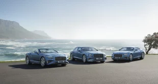 รถยนต์ Bentley รุ่น Azure ทั้ง Continental GT, Continental GTC และ Flying Spur จัดแสดงภาพรวมภายนอก ภายใต้แนวคิดความหรูหราสไตล์แกรนด์ทัวเรอร์