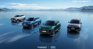 รถยนต์เชอรีตระกูล TIGGO CSH จอดเรียงแสดงสมรรถนะและเทคโนโลยียานยนต์พลังงานใหม่ของเชอรี บนฉากธรรมชาติสะท้อนภาพลักษณ์แบรนด์ระดับโลก