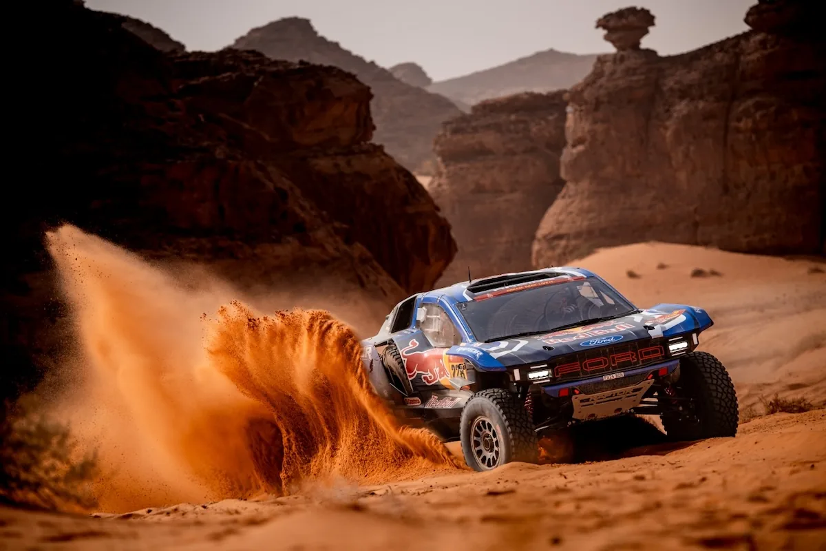 Ford Raptor T1+ ท้าทายทุกขีดจำกัดในสนามแรลลี่โลก Ford Raptor T1+ ลุยเส้นทางทรหดใน Dakar Rally