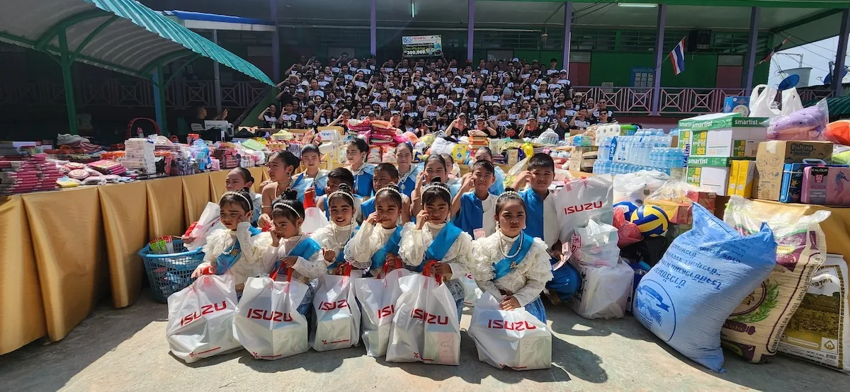 กิจกรรม CSR อีซูซุ ส่งเสริมคุณภาพชีวิตนักเรียนและชุมชน นักเรียนโรงเรียนวัดท่าแคลง จังหวัดจันทบุรี เข้าร่วมกิจกรรมรับมอบการสนับสนุนจากคณะบุคคลผู้ผลิตชิ้นส่วนอีซูซุ