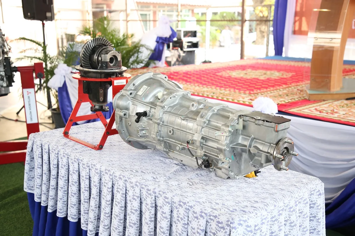 ชุดเกียร์ธรรมดาและเฟืองท้าย มิตซูบิชิ ใช้ฝึกทักษะระบบส่งกำลัง ชุดเกียร์ธรรมดาและชุดเฟืองท้ายจาก Mitsubishi Motors Thailand สำหรับการเรียนการสอนระบบส่งกำลังยานยนต์